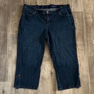 Lee Denim 18W Capris.